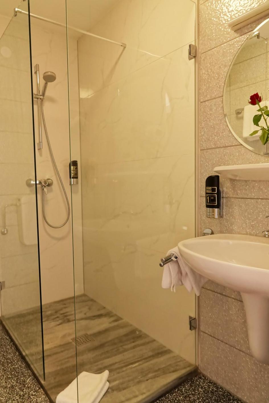 Hotel-Restaurant Zum Kirschbaum Rottendorf Екстер'єр фото