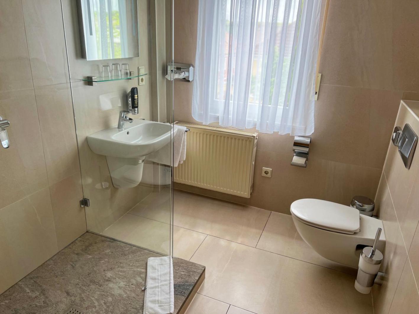 Hotel-Restaurant Zum Kirschbaum Rottendorf Екстер'єр фото
