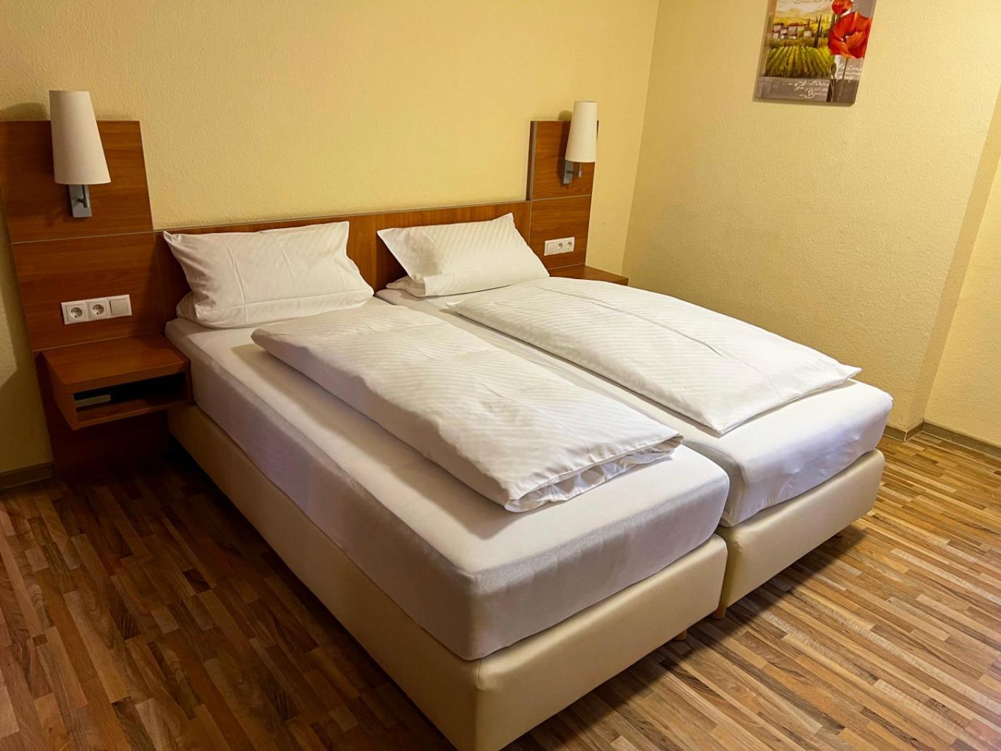 Hotel-Restaurant Zum Kirschbaum Rottendorf Екстер'єр фото
