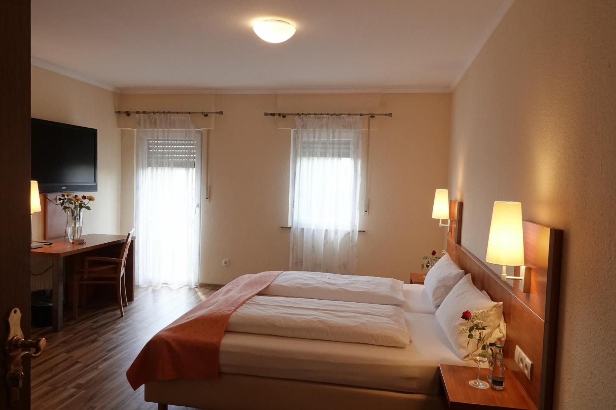 Hotel-Restaurant Zum Kirschbaum Rottendorf Екстер'єр фото