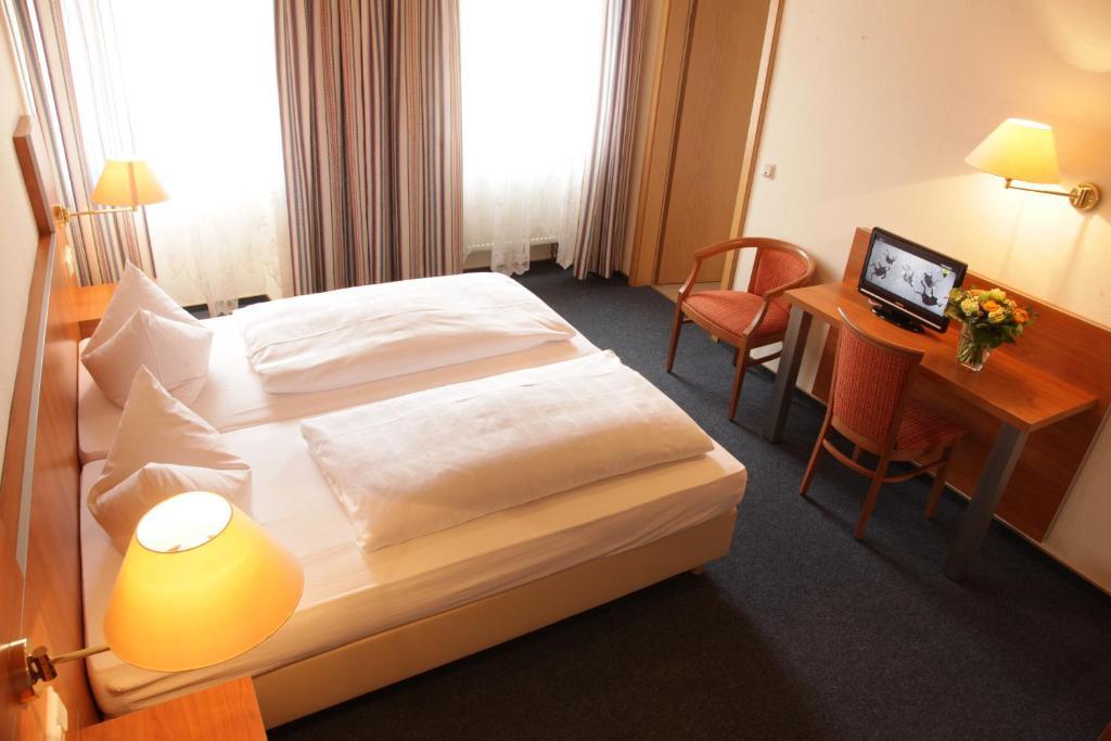 Hotel-Restaurant Zum Kirschbaum Rottendorf Екстер'єр фото
