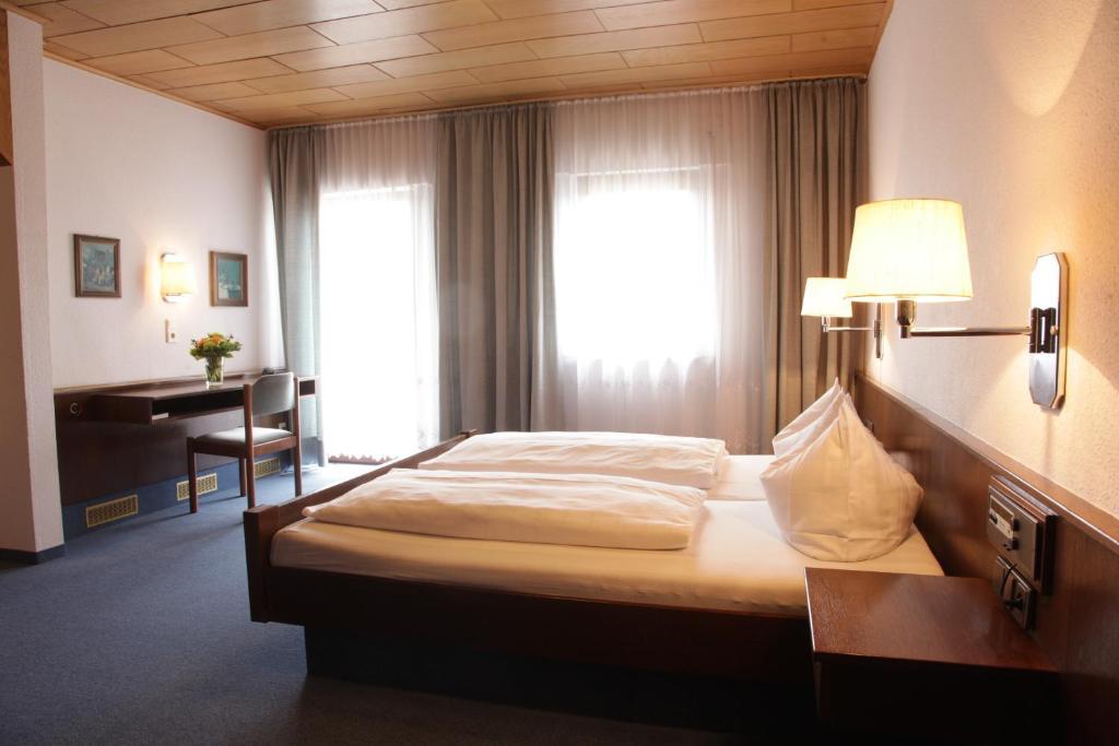 Hotel-Restaurant Zum Kirschbaum Rottendorf Екстер'єр фото